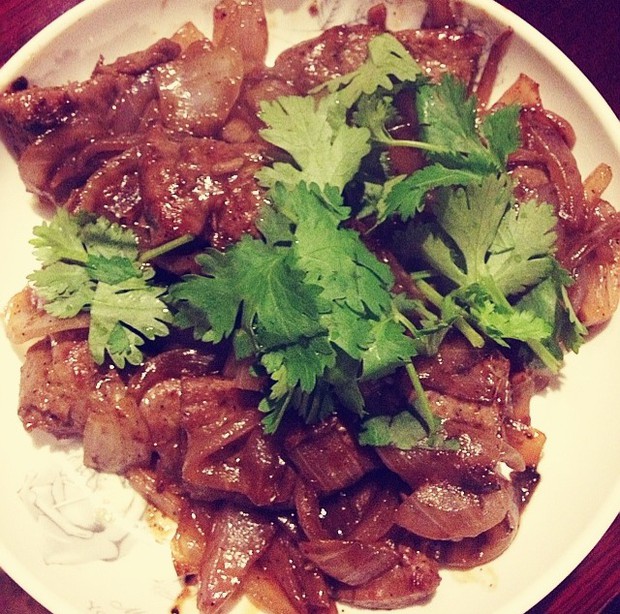 快手洋葱炒牛肉的做法