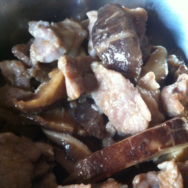 家常版冬菇炒肉片的做法