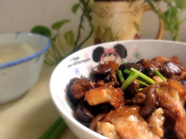 烧肉焖冬菇的做法