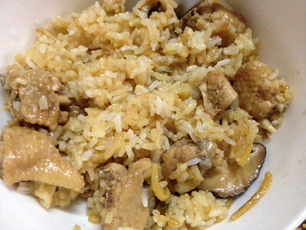 冬菇鸡肉电饭煲蒸饭的做法