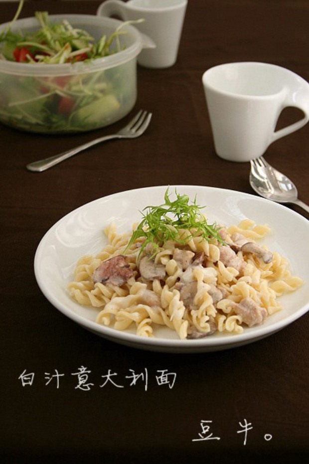 蘑菇鸡肉意面的做法