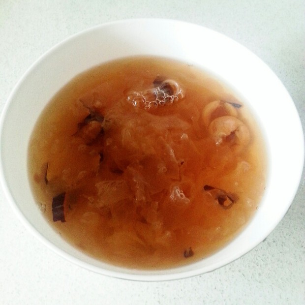 红枣桂圆莲子银耳汤的做法