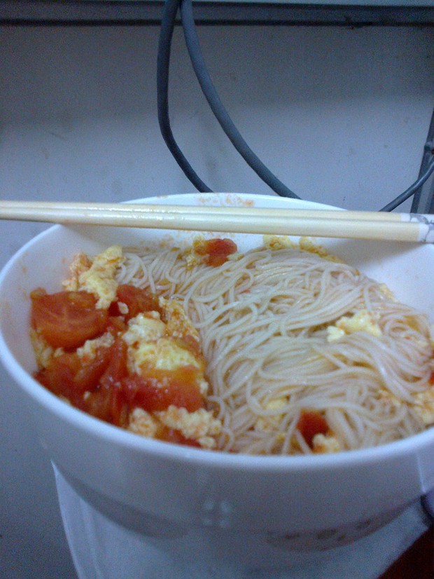 电饭锅番茄鸡蛋面的做法