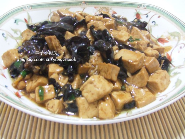 木耳烧豆腐的做法