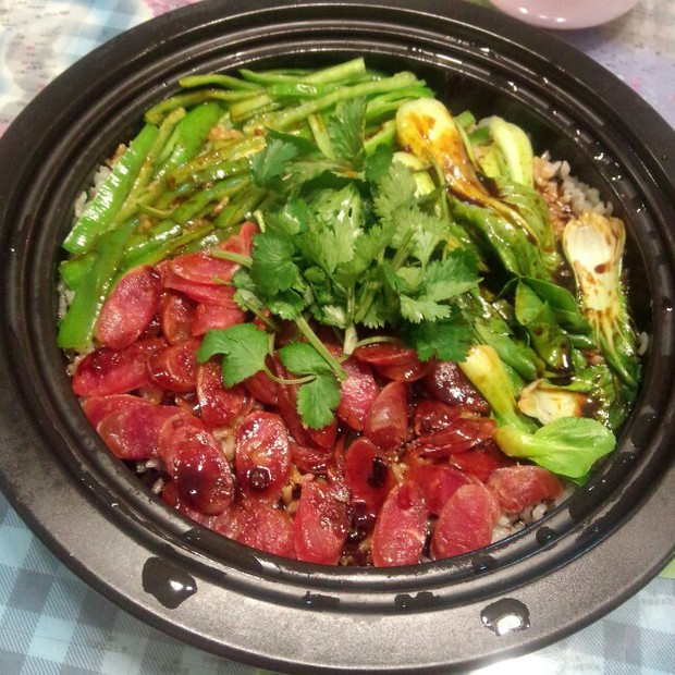 广式腊肠煲仔饭(塔吉锅版)的做法