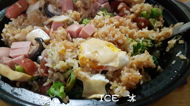 腊肠香菇煲仔饭的做法