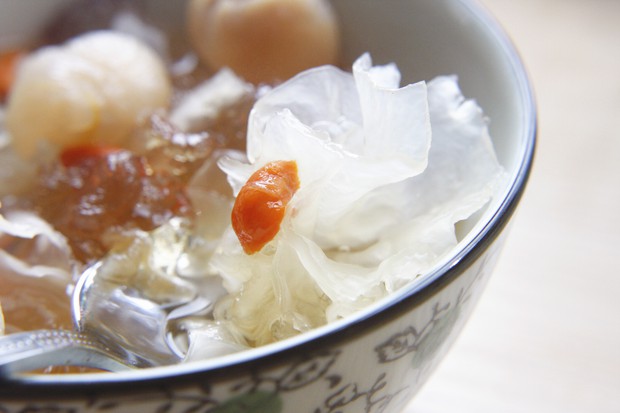 雪耳桃胶糖水的做法