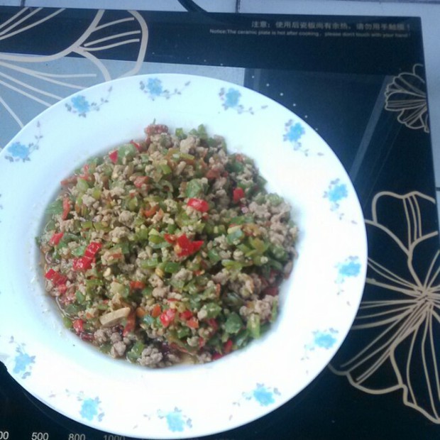 三椒炒肉末的做法