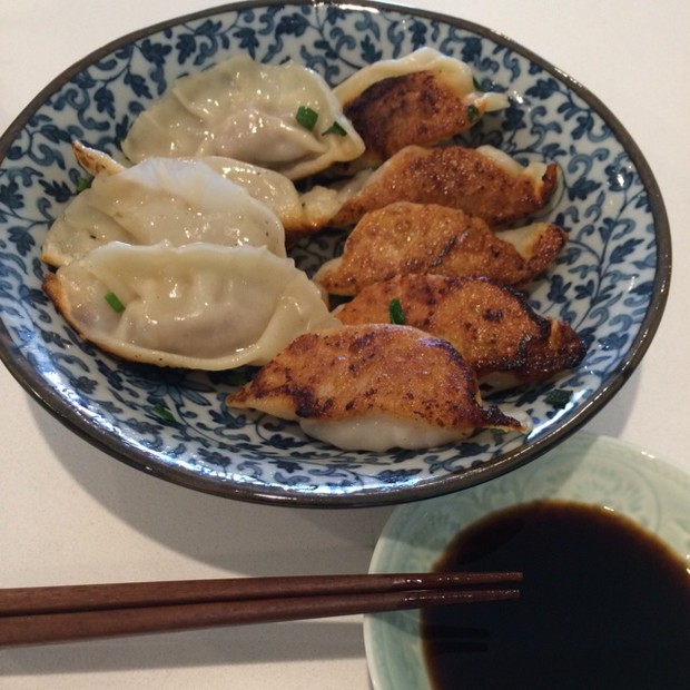 鲜虾猪肉锅贴的做法