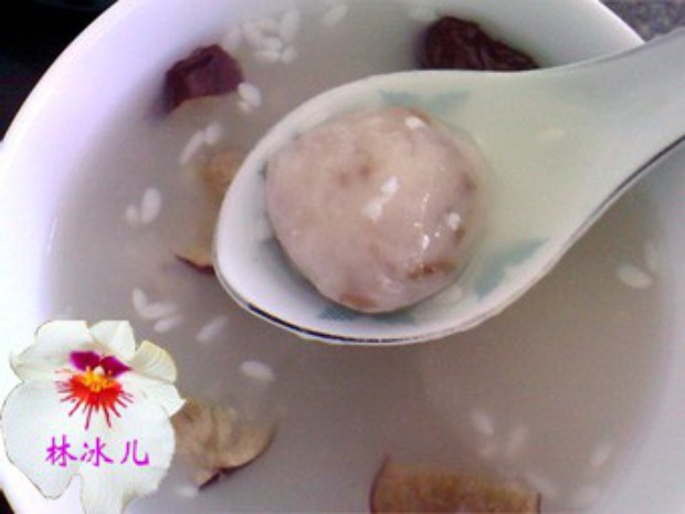 红枣醪糟煮玫瑰汤圆的做法