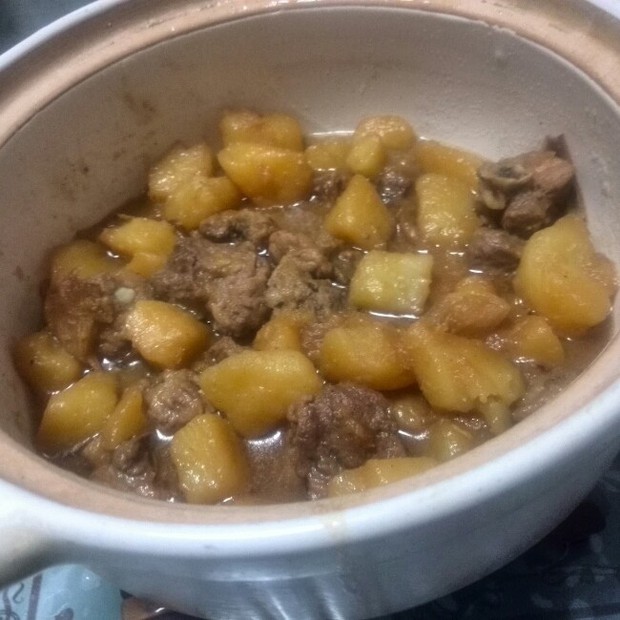 土豆焖排骨的做法