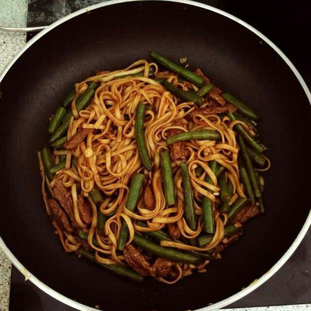 盼式豆角牛肉焖挂面的做法