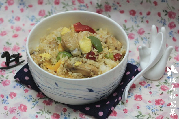 彩椒滑鸡炒饭的做法