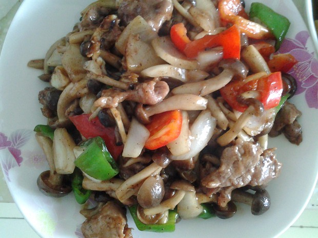 黑椒蟹味菇炒肉的做法