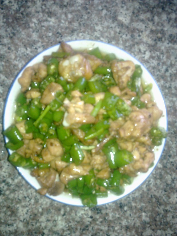 美人椒炒鸡腿的做法