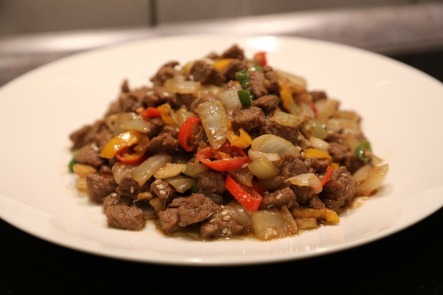 孜然洋葱炒牛肉粒的做法