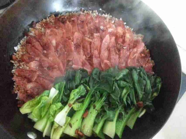 腊肠煲仔饭的做法