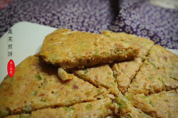 快手健康早餐--金枪鱼芹菜煎饼的做法