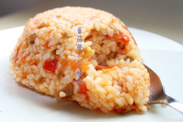 番茄萝卜干炒饭的做法