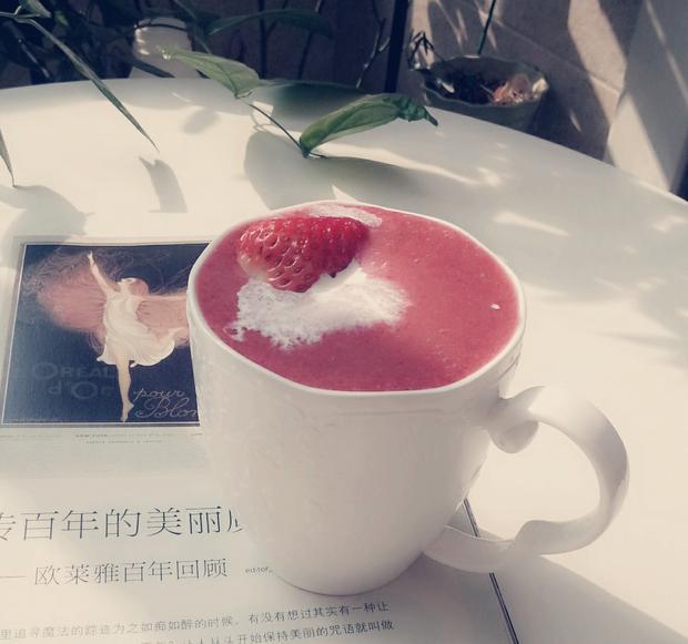 纯鲜草莓奶昔.(丰富维C)的做法