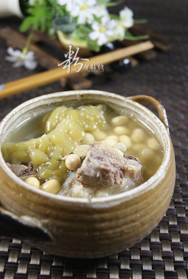 凉瓜黄豆扇骨汤的做法