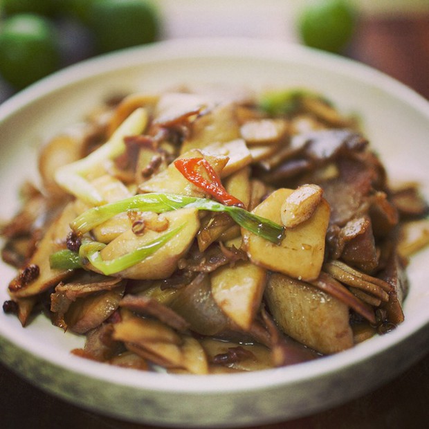 咸肉干炒杏鲍菇的做法