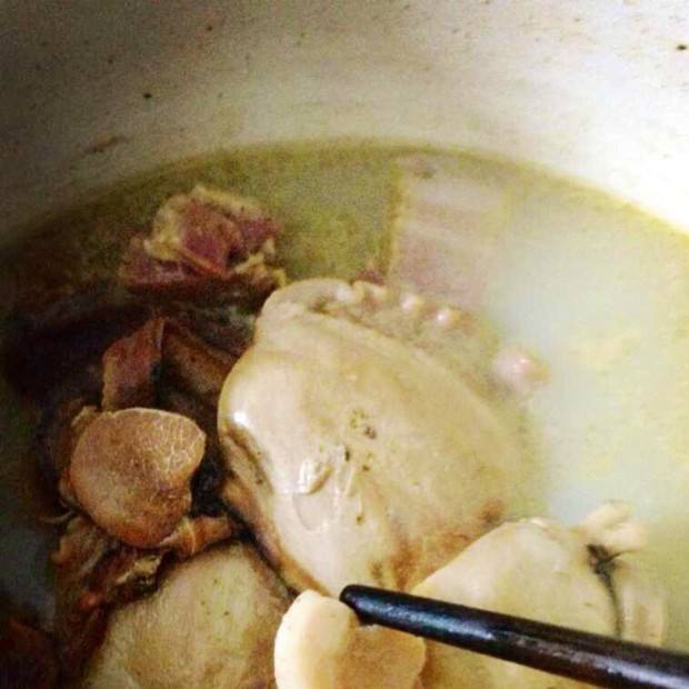 咸肉炖河蚌的做法