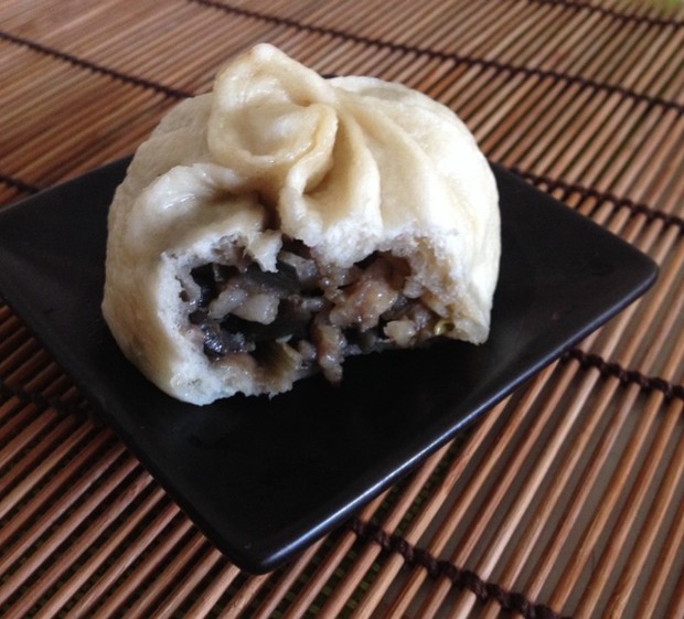 茄丁咸肉包的做法