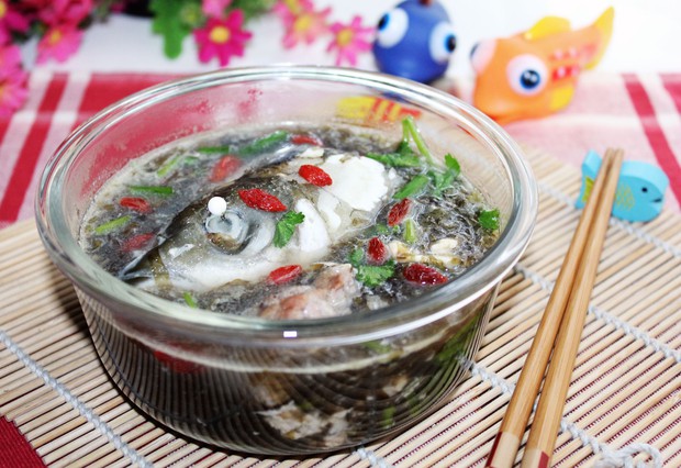 鱼头紫菜蛋花汤的做法