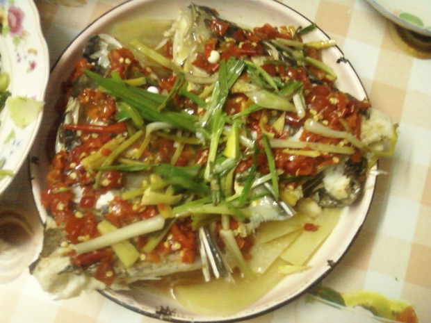 薯仔蒸剁椒鱼头的做法