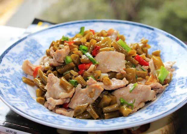 酸豆角炒肉的做法