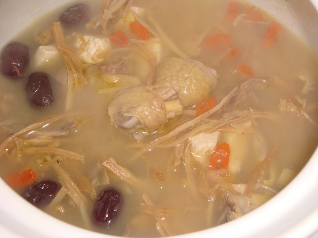笋干炖土鸡的做法