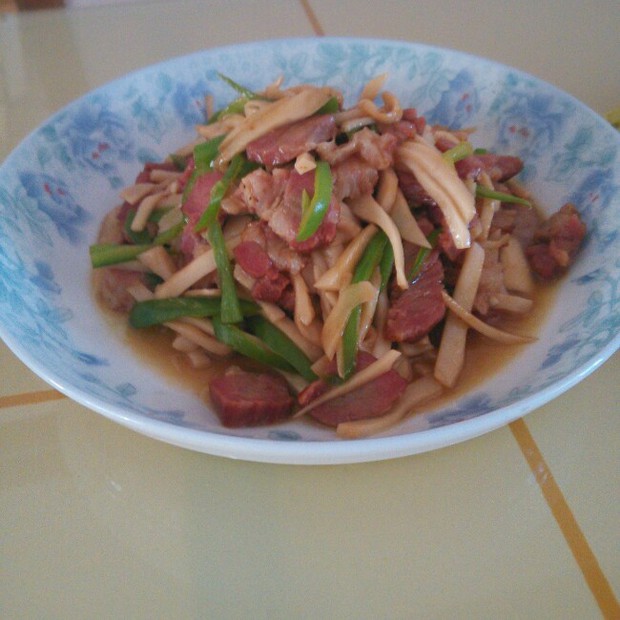杏鲍菇炒叉烧的做法