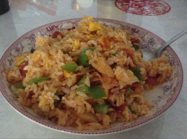 辣白菜炒饭的做法