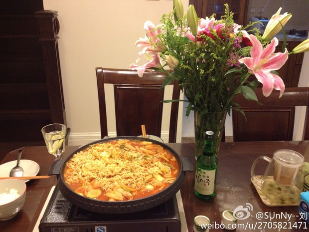 辣白菜炒米条暖冬锅的做法