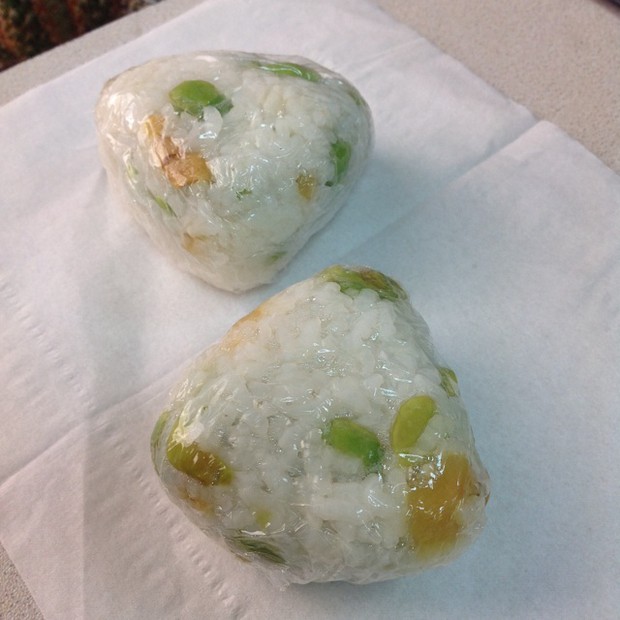 毛豆萝卜干饭团的做法