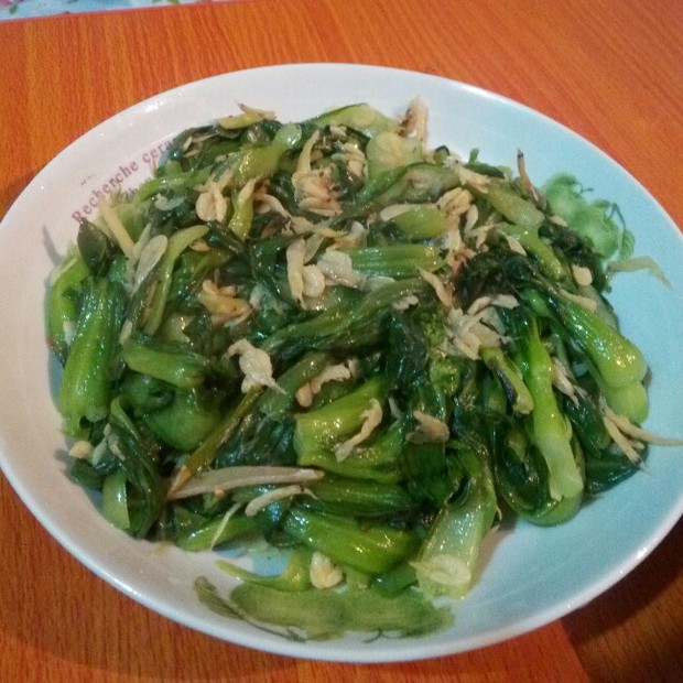 青菜炒虾皮的做法