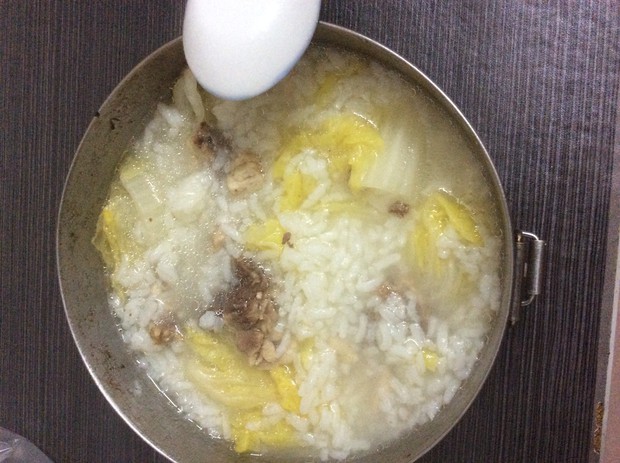 鸡汤娃娃菜泡饭的做法