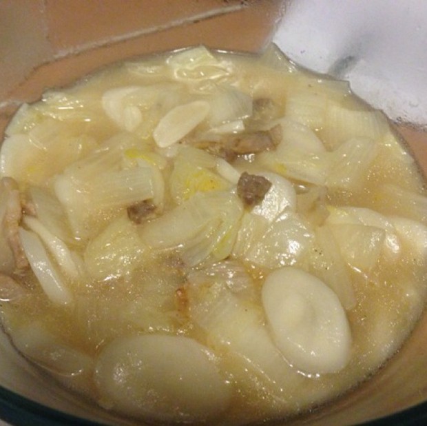白菜猪肉年糕的做法