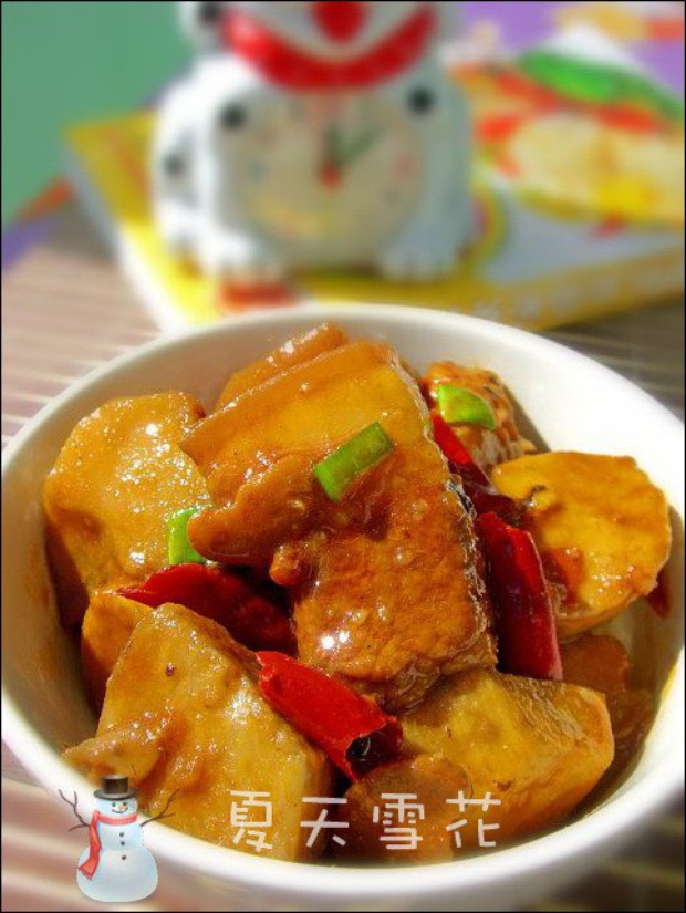 五花肉炖芋头的做法