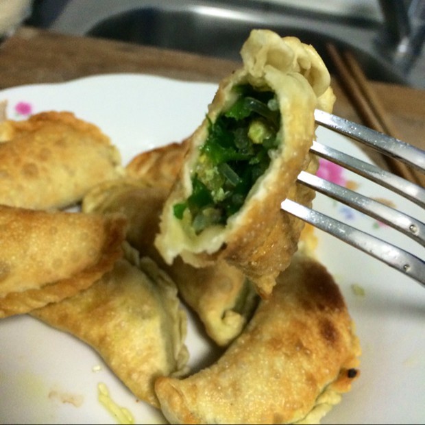 迷你韭菜盒子(饺子皮版本)的做法