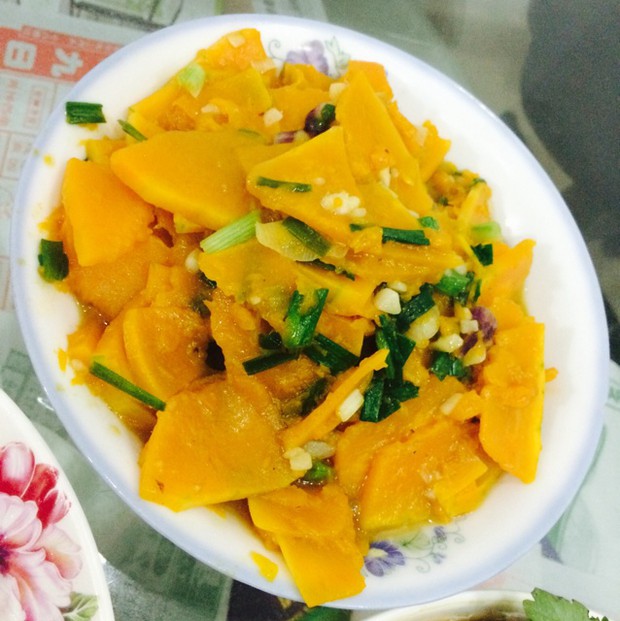 蒜葱炒南瓜片的做法