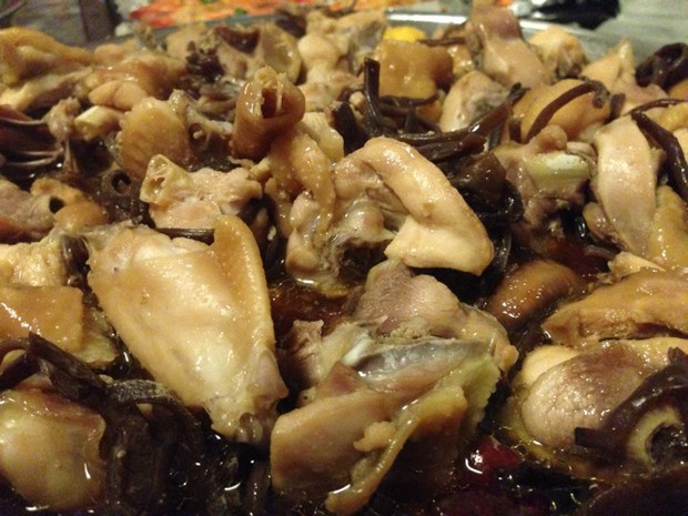冬菇云耳蒸鸡的做法