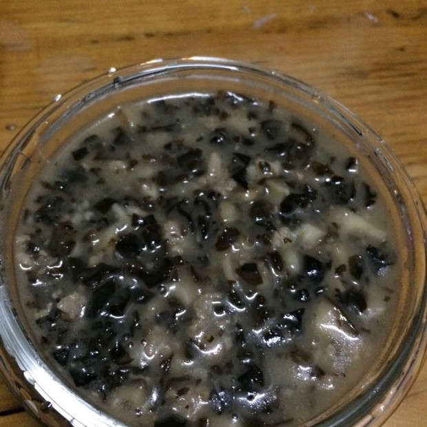 香菇木耳瘦肉酱的做法