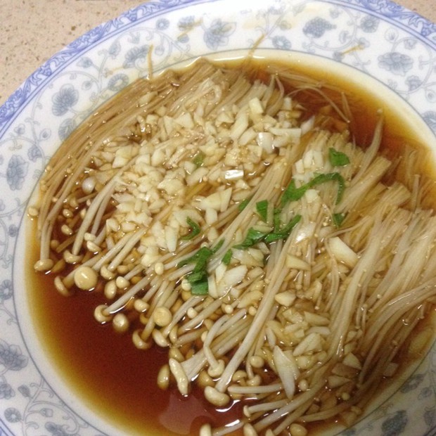 蚝油金针菇(简易三分钟)的做法