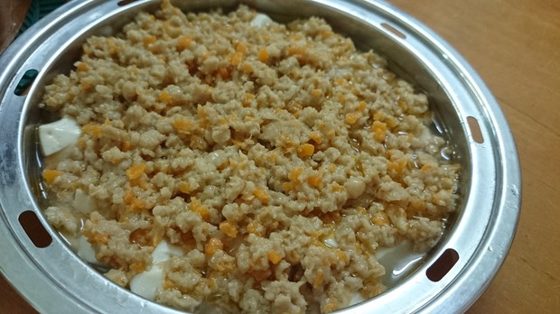 宝宝私房菜——红萝卜马蹄猪肉蒸豆腐的做法