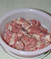莴笋烧牛腩的做法 步骤1