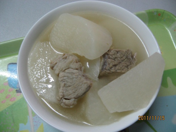 清汤白萝卜牛腩的做法