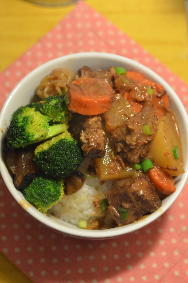 牛腩炖萝卜饭的做法