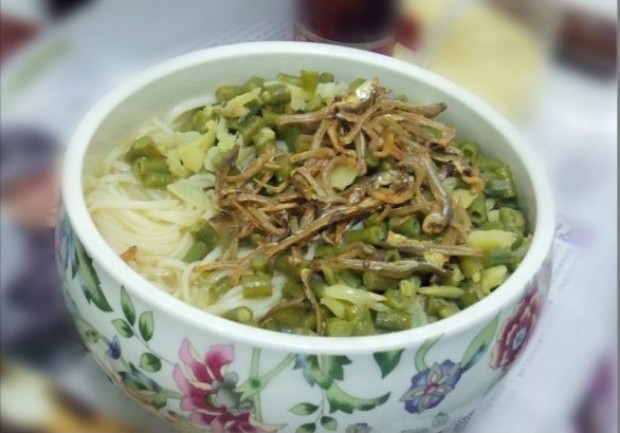 豇豆小鱼仔面的做法